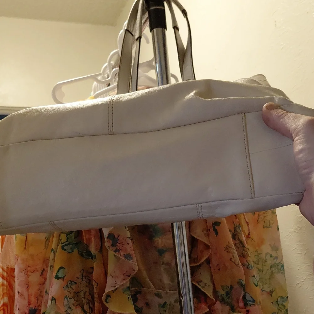 Coach Cream Tote with Structured Design and Silver Hardware - Picture 11 of 12